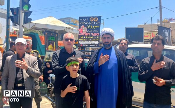  برافراشته شدن پرچم های «یالثارات‌الحسین» بر دوش عزاداران حسینی کامیاران