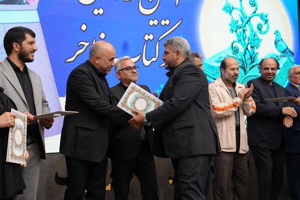 آیین رونمایی از دو اثر فاخر ادبی در شهرداری کهریزک 