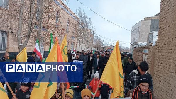 حضور گسترده مردم شهر توره در راهپیمایی۲۲ بهمن، تجلی اتحاد و ایستادگی