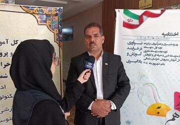 تقدیر از برگزیدگان جشنواره نوآوری در فرایند یاددهی و یادگیری خراسان شمالی