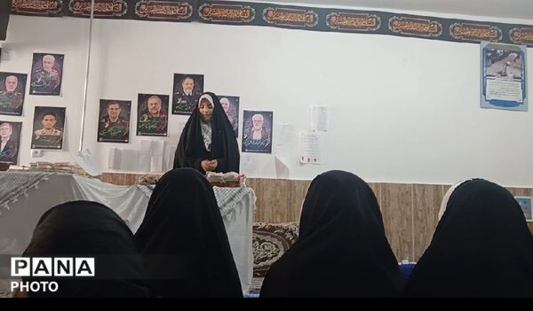 کلاس قرآن ماجراجویانه؛ از غرفه های فروش تا نماز جماعت