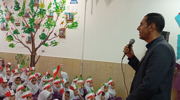  قاب‌های خبری از مراسم زنگ انقلاب در دبستان بوستان شهرستان بن