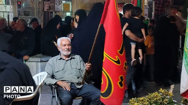 تجمع مردمی شهرستان نجف‌آباد همراه با عزاداری ایام محرم