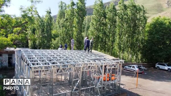 عملیات نصب سقف آموزشگاه های شهرستان مرزی کلات 