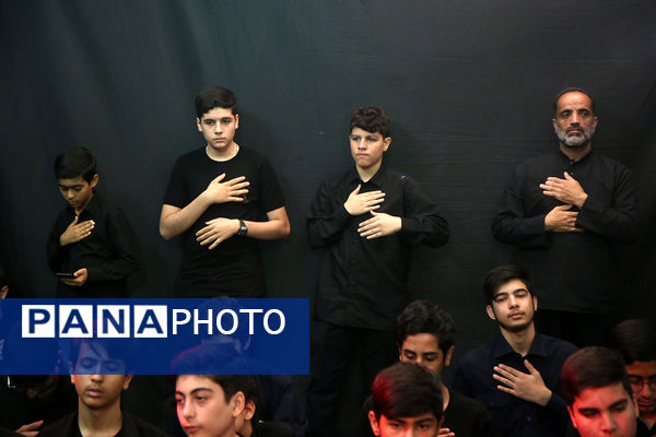 محفل عزاداری نوجوانان در حرم حضرت معصومه(س)