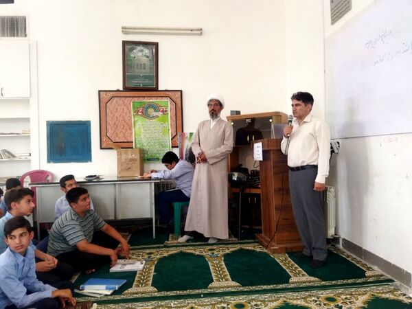 برگزاری جشن تکلیف در دبیرستان نمونه دولتی دانش 