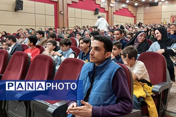 تقدیر از دانش‌آموزان دبیرستان هیات امنایی البرز در اردوگاه استانی شهید محمد منتظری شهریار 