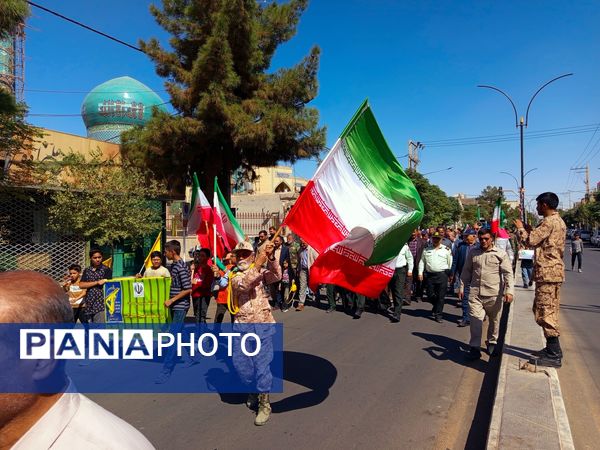 قدمی هم‌سنگر ایمان؛ از مدرسه تا صف نماز جمعه