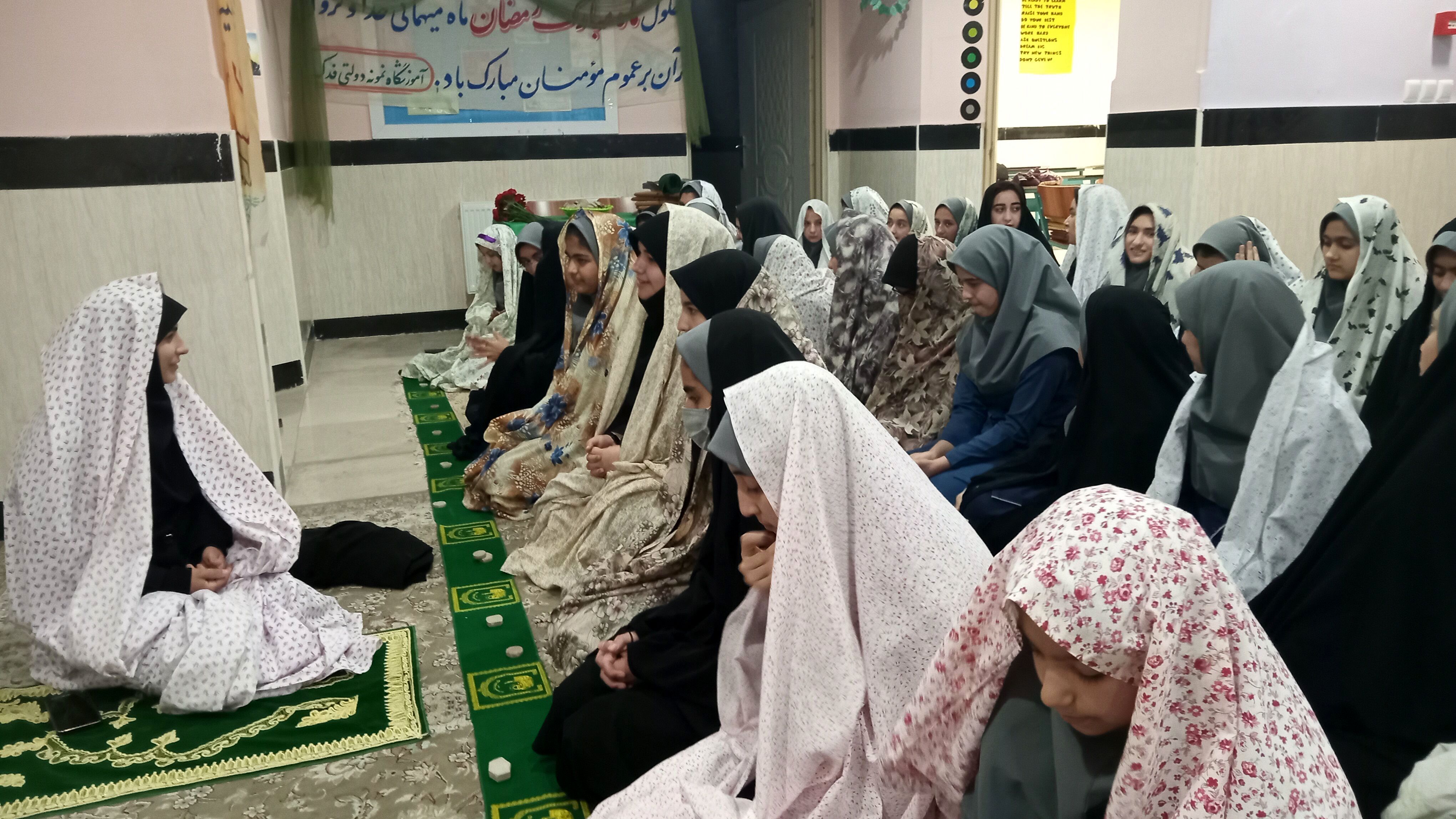 سفره مهربانی مهمانی خدا در آموزشگاه دخترانه نمونه دولتی فدک شهرستان فاروج 