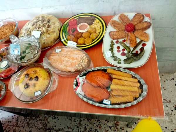 جشنواره غذای سالم در مدرسه حاج مهدی روحانی