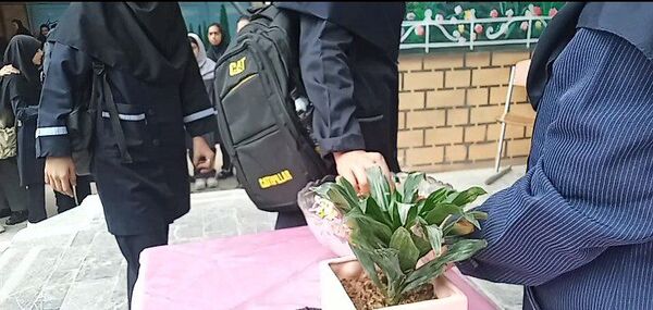 آیین بازگشایی مدارس و استقبال از دانش آموزان در دبیرستان میرزا جعفر سروقد ناحیه یک مشهد