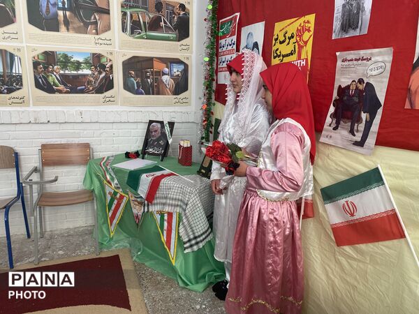 گشایش نمایشگاه مدرسه انقلاب در هنرستان عالمه باخرز