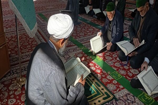 قرائت سوره فتح در مسجد جامع شهر بار