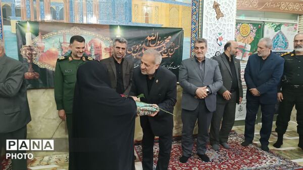 تجدید میثاق وزیر آموزش و پرورش با شهدا در امام زاده یحیی (ع) سمنان