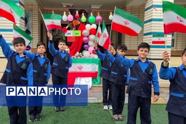 مدارس اسلامشهر یکصدا در جشن انقلاب 