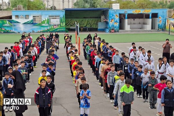 افتتاح کانون‌های ورزشی دانش‌آموزی در مدرسه شاهد خاتم‌الانبیا(ص) قرچک با اجرای طرح «پهلوان سعید»