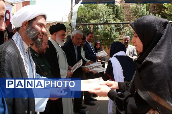 افتتاح نخستین جشنواره تن‌پوش نور، نمایشگاه مُد و لباس ایرانی اسلامی در شهرستان بهارستان 