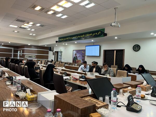 جلسه توجیهی مدارس رشدمدار با محوریت فهم قرآن در دبستان 