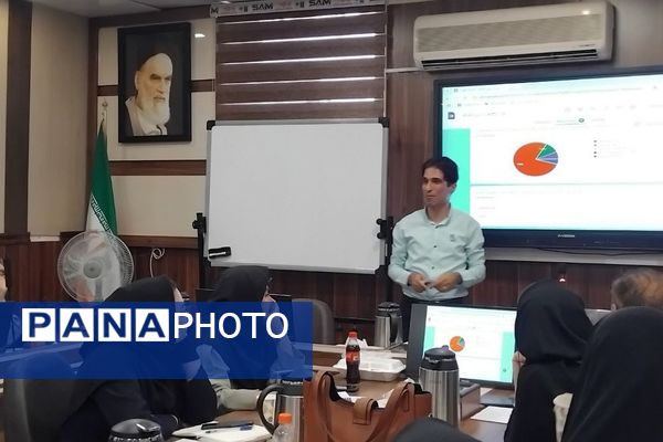 برگزاری جلسه آموزشی سرگروه های آموزشی قطب شهرری به میزبانی ناحیه یک شهرری