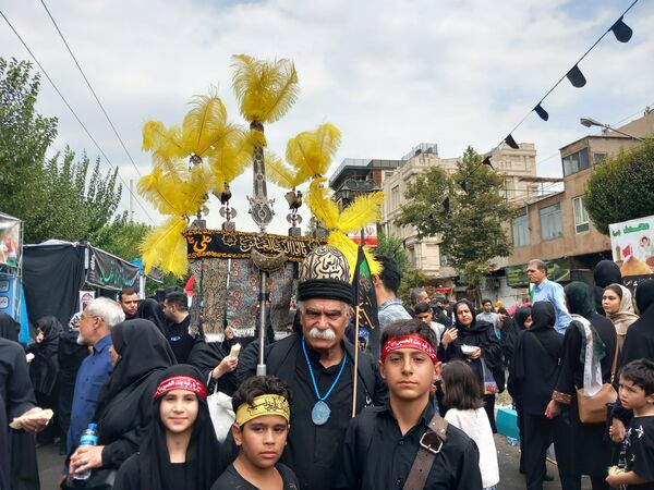 استقبال دلدادگان اباعبدالله الحسین (ع) از پیاده روی جاماندگان اربعین حسینی‌