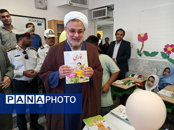 حضور مسئولان شهرستان جعفرآباد قم در دبستان حضرت زینب(س)