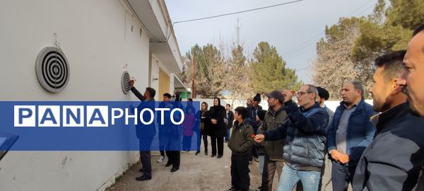 مسابقات دارت پدر و دختری به مناسبت روز پدر در دبیرستان شهید اسدالله شجاعی