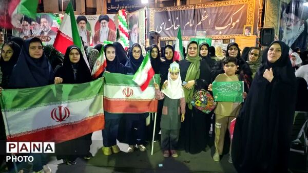 حضور دانش‌آموزان مدرسه دخترانه ریحانه در جشن عید غدیرخم