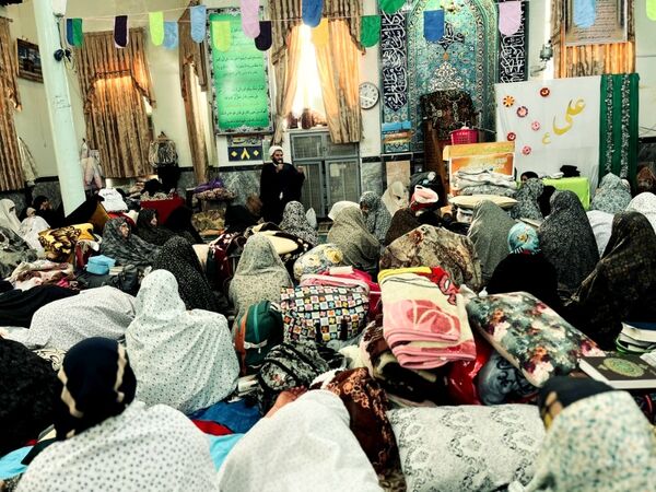 مراسم اعتکاف مادر دختری در مسجد صاحب الزمان آشخانه
