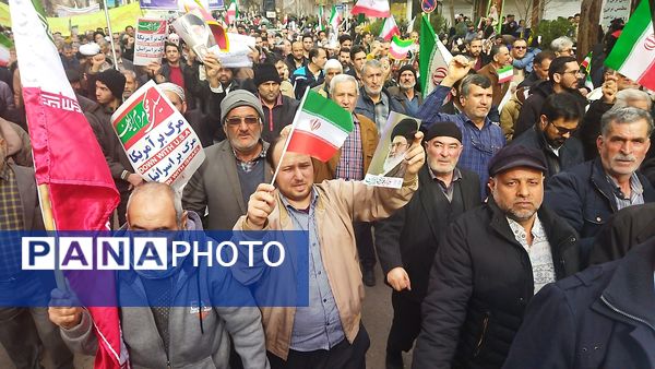 حضور افشار مختلف مردم نیشابور در راهپیمایی ۲۲ بهمن 