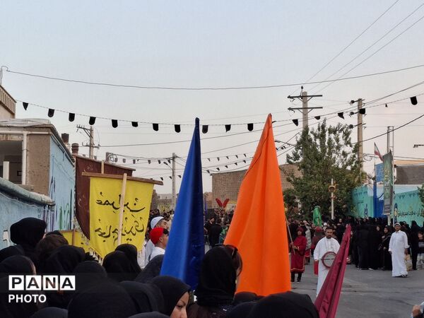 حرکت نمادین کاروان اسرای کربلا در شهر آوه