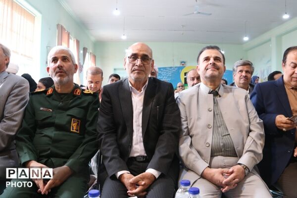 جشن شکوفه‌ها در دبستان ۲۲ بهمن یزد
