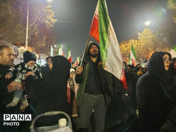 نیشابور  در آغوش باران؛ قصه دلدادگی مردم در مسجد جامع 