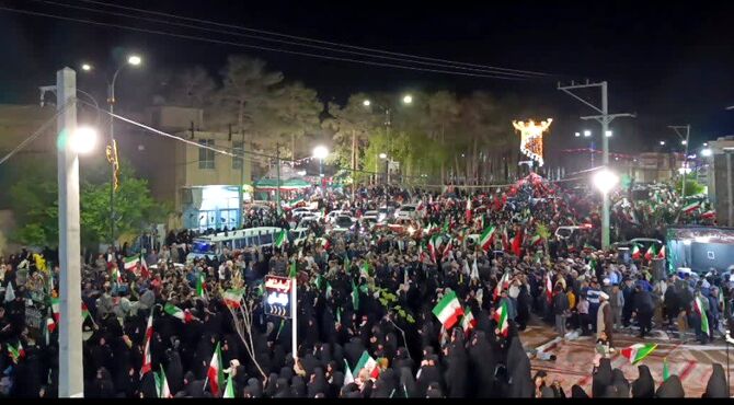 خونی که دررگ ماست هدیه به رهبرماست