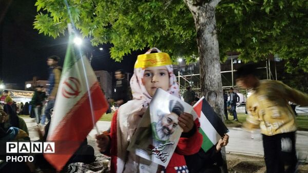 گردهمایی کودکان در پارک چهارباغ خرم‌آباد با شعارهای وحدت و آینده‌سازی