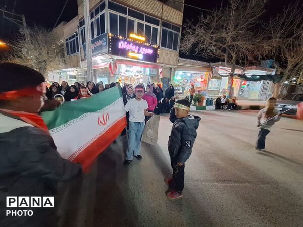 بیعت دانش‌آموزان پیشتاز شهر لایین با رهبر عزیز انقلاب