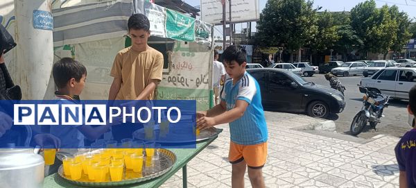 توزیع شربت و شیرینی به مناسبت میلاد پیامبر اسلام (ص) 