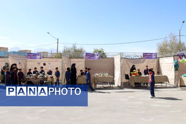 جشنواره دانش‌آموزی «کوک به کوک، حال خوب» در دبستان عطایی‌فرد