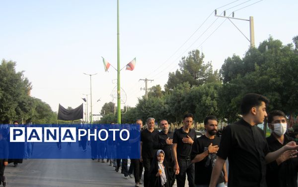 مراسم پیاده‌روی هیات سراسر شهر دولت آباد به سمت آستان مقدس سیدان الکریمان برخوار 