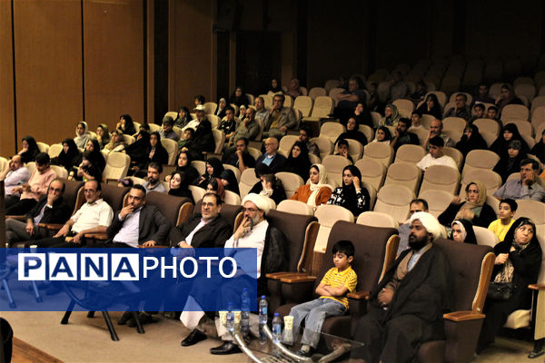 کارگاه نمایشنامه خوانی و نقد فیلم دفاع مقدس در قم