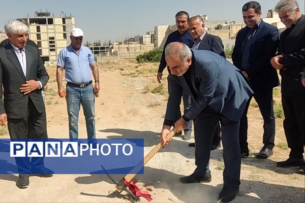 آیین کلنگ زنی مدرسه دوازده کلاسه در شهرک سبحان