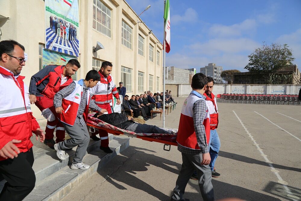 دانش‌آموزان باید بیاموزند که در شرایط بحرانی چگونه خونسردی خود را حفظ کنند