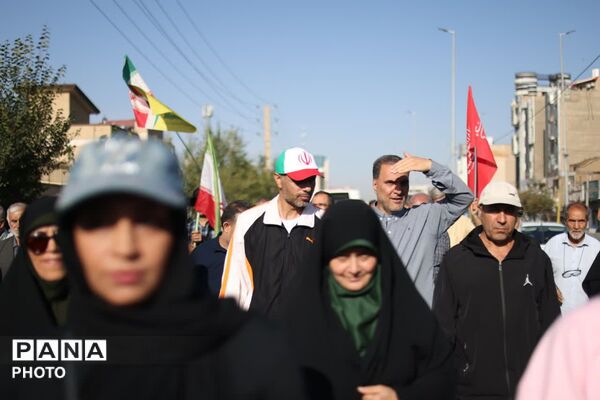 همایش پیاده‌روی خانوادگی روز کرج 