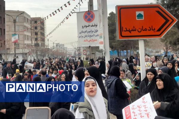 راهپیمایی باشکوه مردم قیامدشت در حمایت از آرمان‌های انقلاب