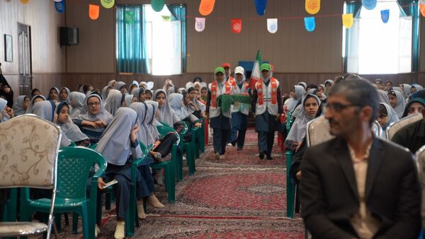  جشن عاطفه‌ها در دبستان دخترانه شهید محمد قضاوی آموزش و پرورش ناحیه 4