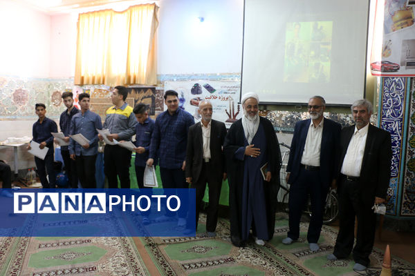 تجلیل از برترین‌های جشنواره پروژه خلاقیت در هنرستان ثامن الائمه قم