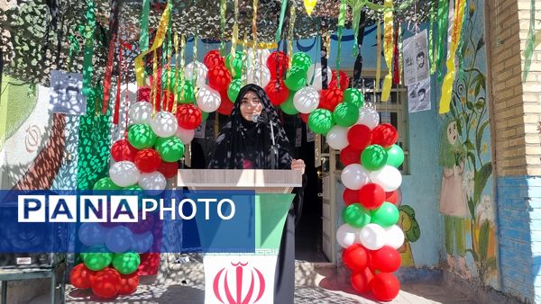 آیین نمادین نواختن زنگ مهر و مقاومت در دبیرستان حضرت معصومه(س) شهرستان فیروزکوه 