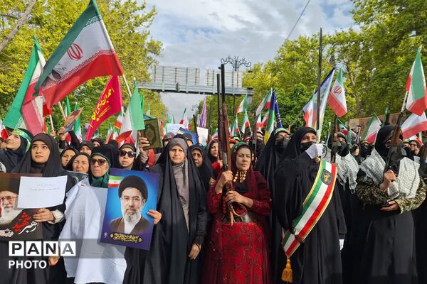 رزمایش بانوان و دختران بسیجی در شیراز