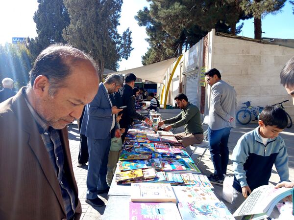 جمعه بازار کتاب در کاشمر