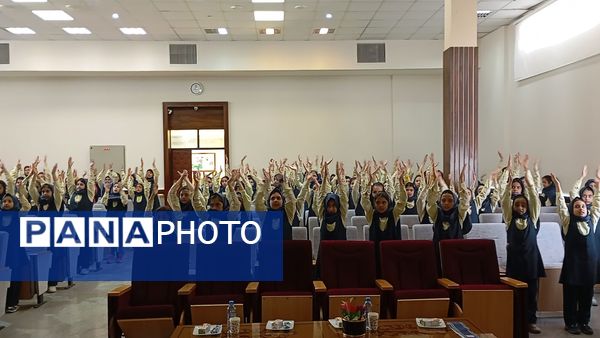 مراسم  تحلیف پیشتازان چهارمی در دبستان آرمینه مصلی نژاد 