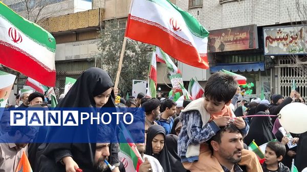 شکوه حضور نوجوانان در راهپیمایی 22 بهمن مردم قم